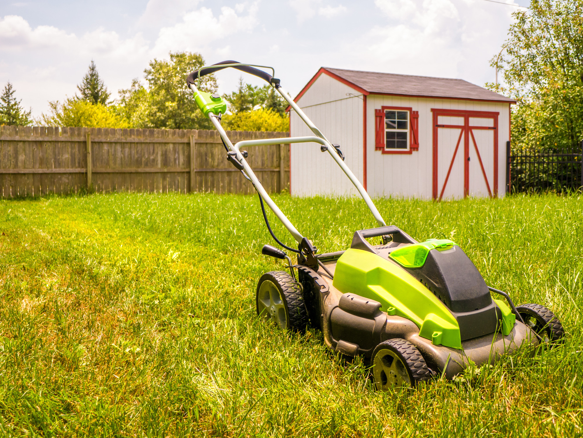 How to Choose an Environmentally Friendly Electric Lawn Mower